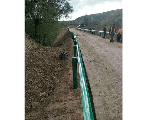 公路护栏板