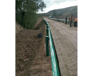 公路护栏板